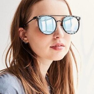 QUAY KANDY GRAM tortoise mirrored sunglasses